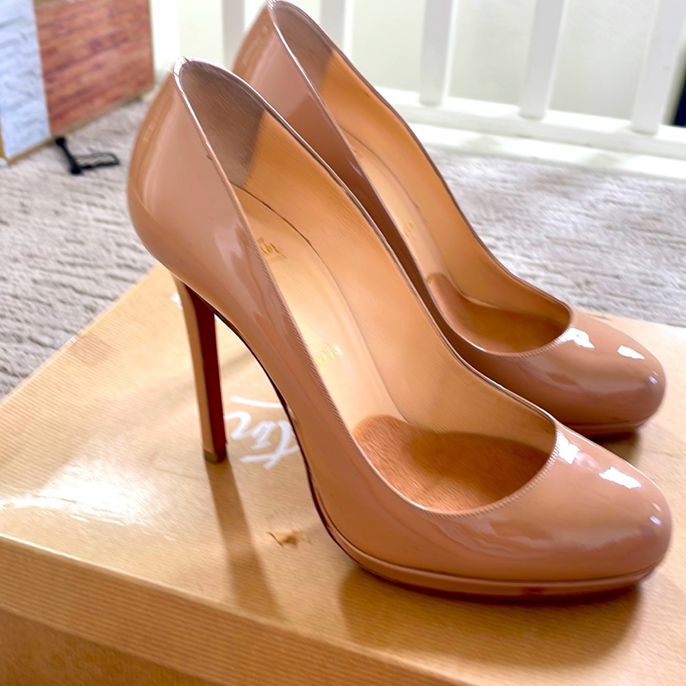 Greissimo pump 140 nude heels with the red bottom protector